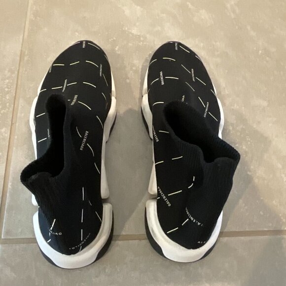 Balenciaga speed runners 2.0 sneakers Size 9 - Picture 2 of 5